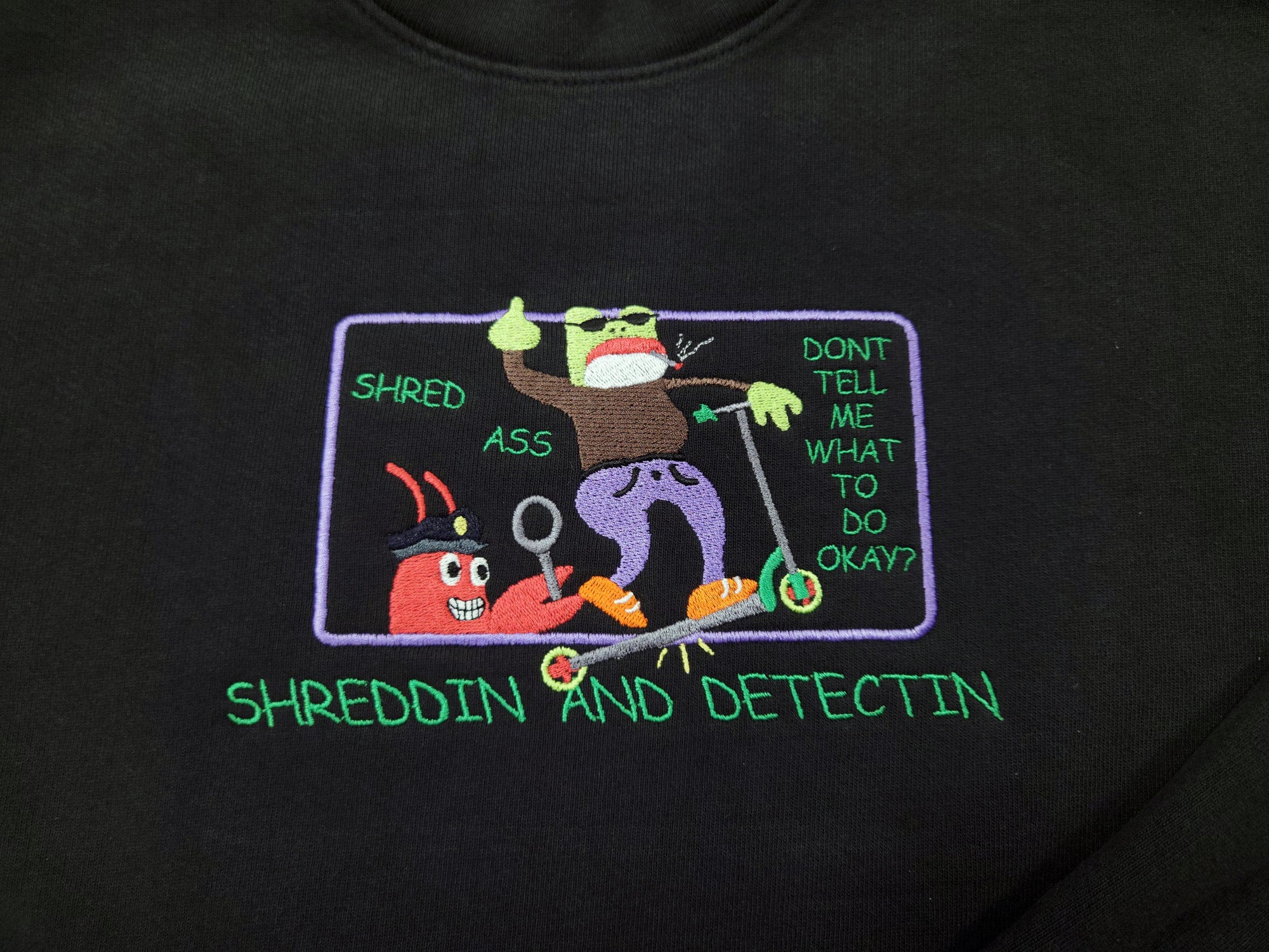SHREDDIN AND DETECTIN CREWNECK