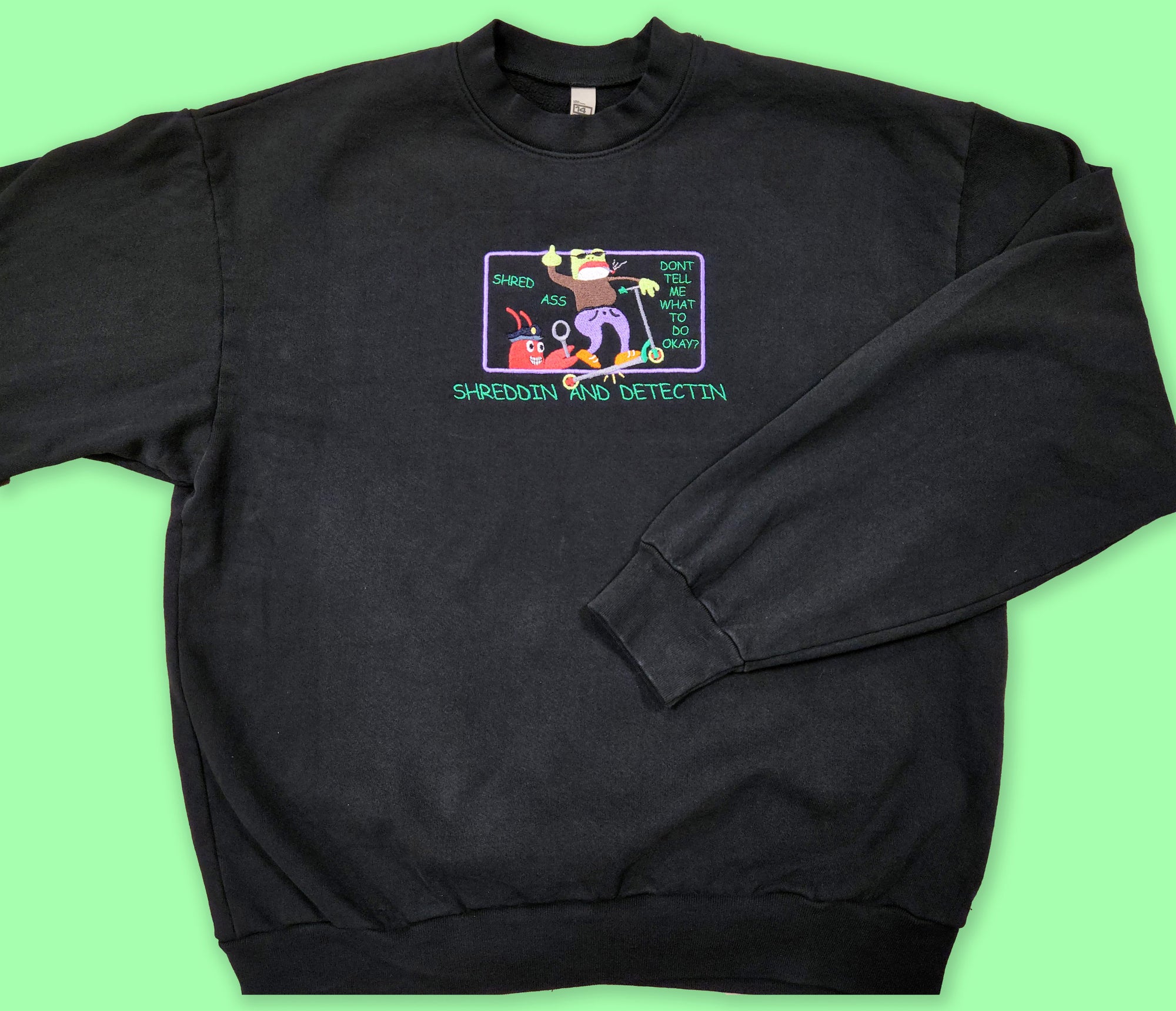 SHREDDIN AND DETECTIN CREWNECK